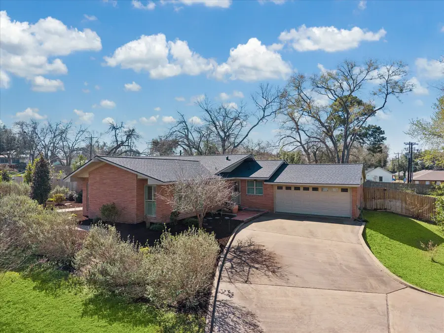 523 E O'bryant Street, Bellville, TX 77418 - #2