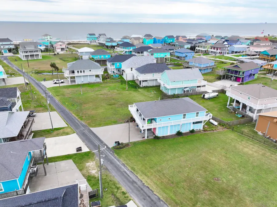 943 Palm Ridge Drive, Crystal Beach, TX 77650 - Image #2