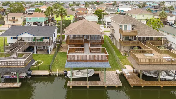 514 Pompano Street, Bayou Vista, TX 77563