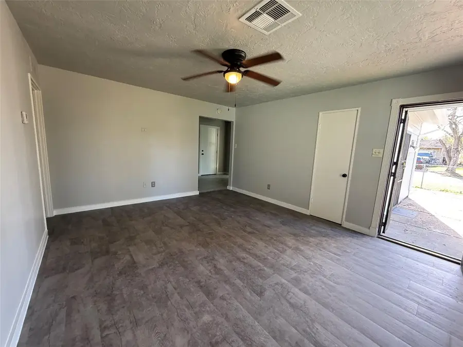5402 Flamingo Drive, Houston, TX 77033 - #3