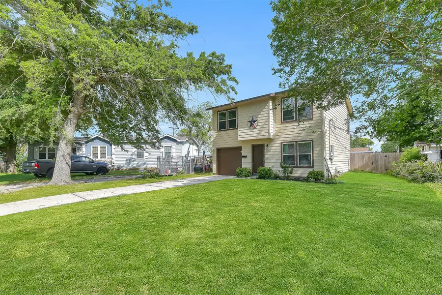 1216 8th Avenue N, Texas City, TX 77590 - #2