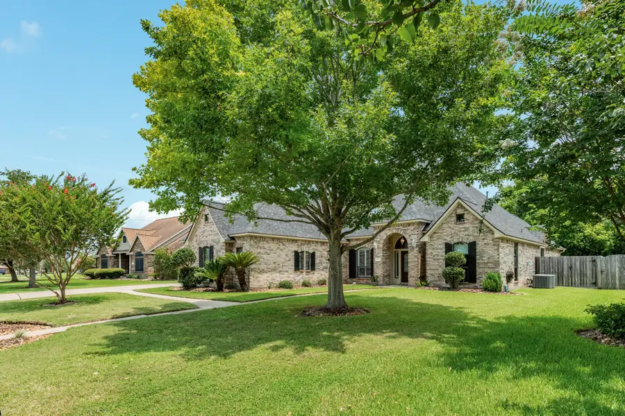 607 Walnut Street, Lake Jackson, TX 77566 - #3