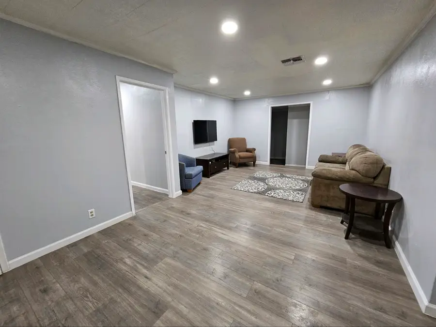 302 Blakeley Drive, San Antonio, TX 78209 - Image #3