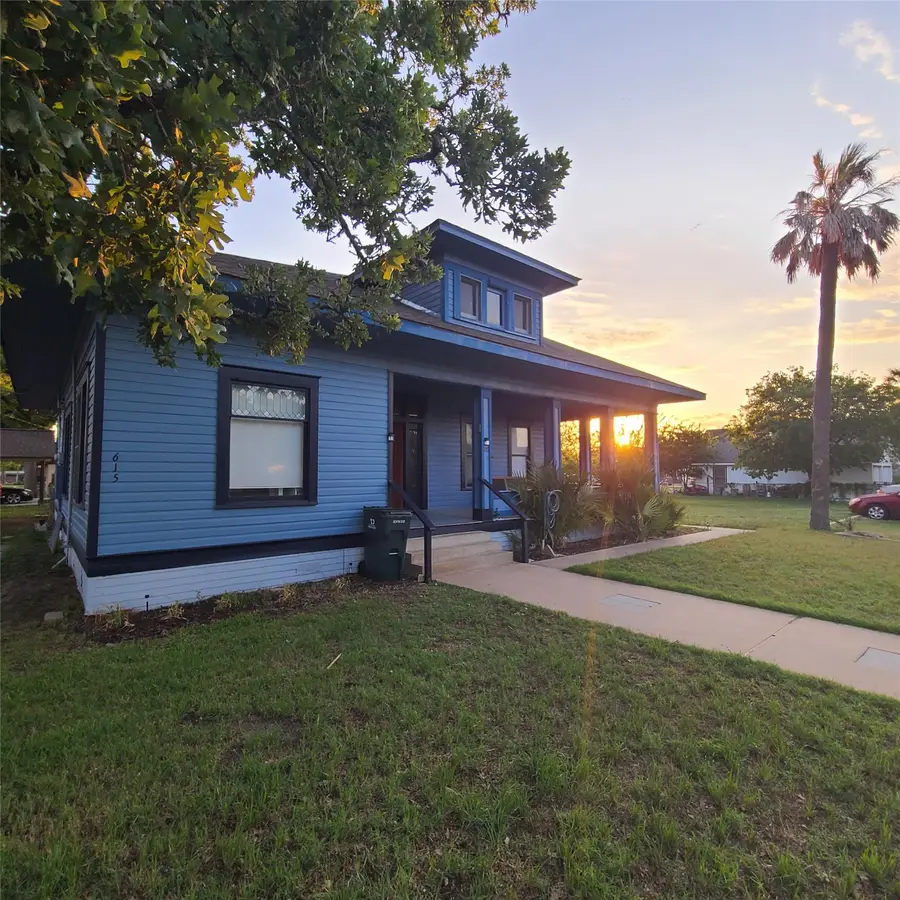 615 E Washington Street, Giddings, TX 78942 - #2