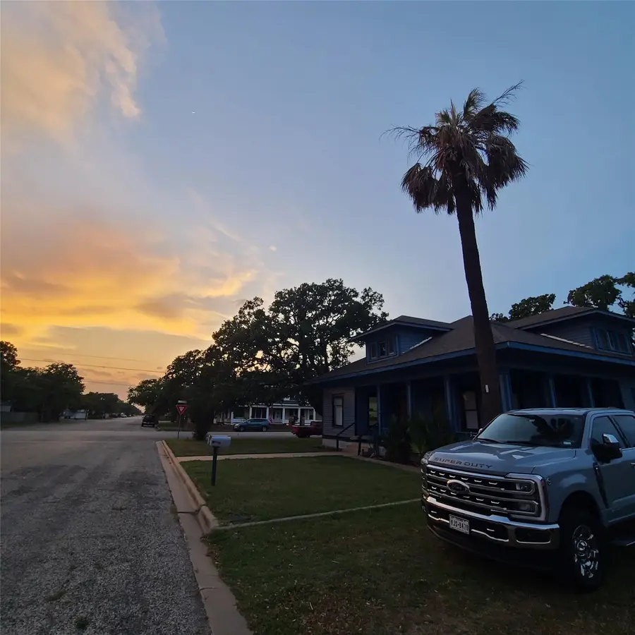 615 E Washington Street, Giddings, TX 78942 - #3