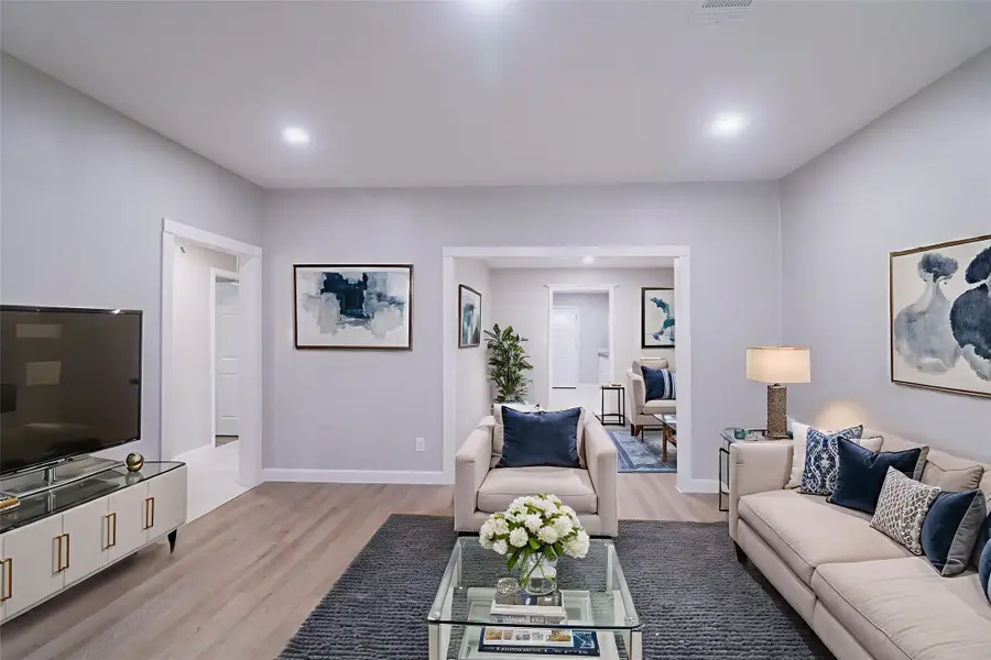 6150 Ridgeway Drive, Houston, TX 77033 - Image #3