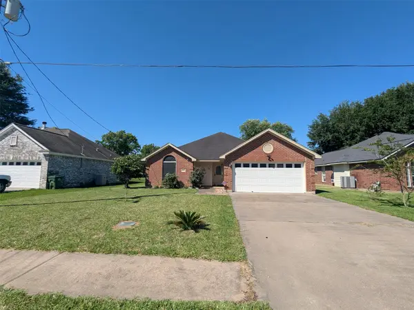 1035 N Colbert Street, Dayton, TX 77535