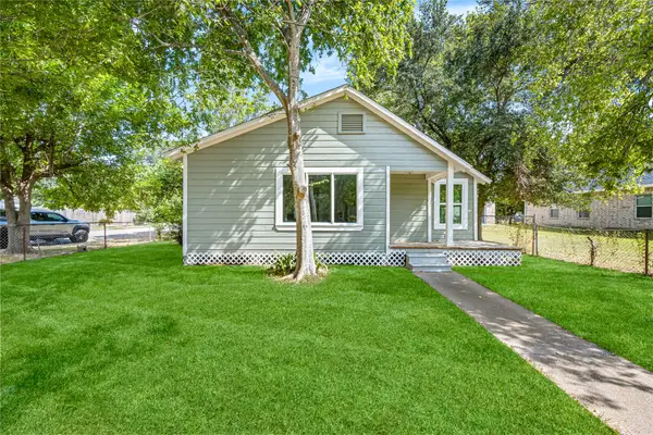 726 10th Avenue N, Texas City, TX 77590