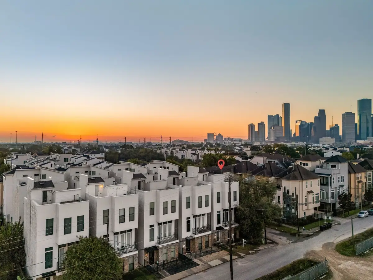 2102 Sabine Street, Houston, TX 77007 - Image #1