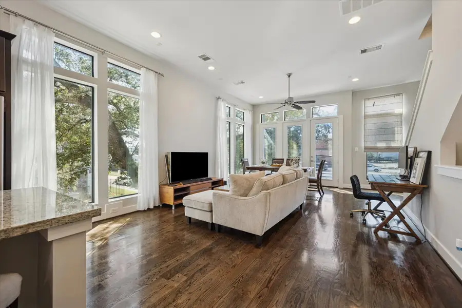 2102 Sabine Street, Houston, TX 77007 - Image #2