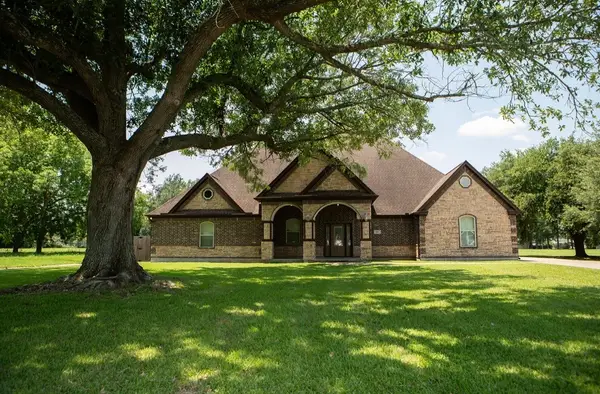 8951 N Garden Drive, Beaumont, TX 77705