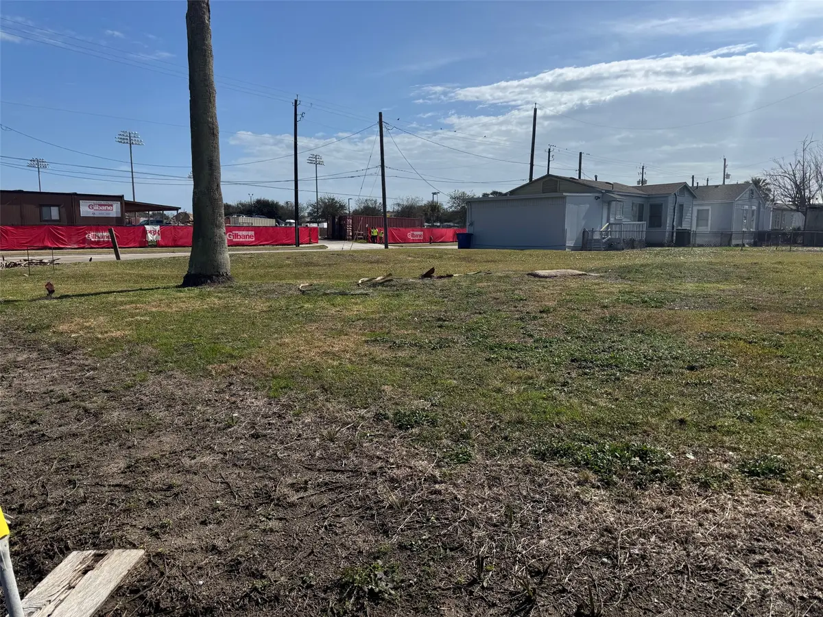 43rd Bernardo De Galvez, Galveston, TX 77550 - #1