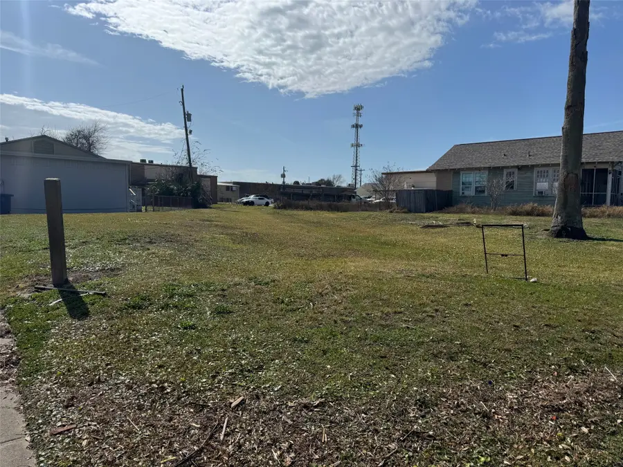 43rd Bernardo De Galvez, Galveston, TX 77550 - #2