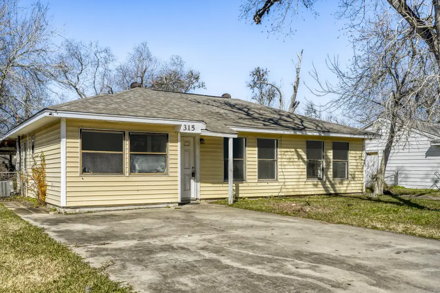 315 Acacia Street, Lake Jackson, TX 77566 - #2