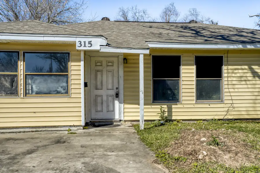 315 Acacia Street, Lake Jackson, TX 77566 - #3