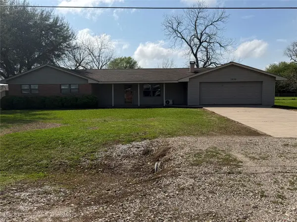 1532 Sunny Acres, Winnie, TX 77665