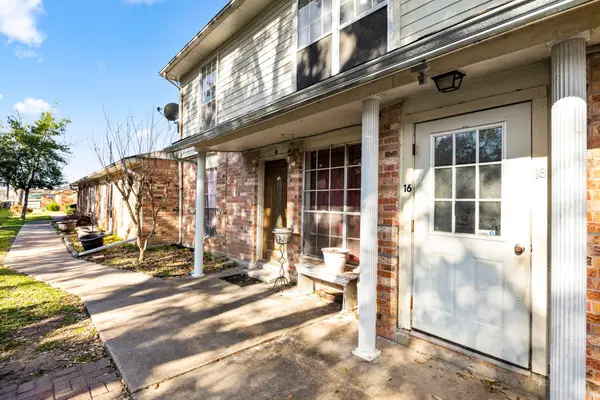 1300 Eagle Lake Road #16, Sealy, TX 77474