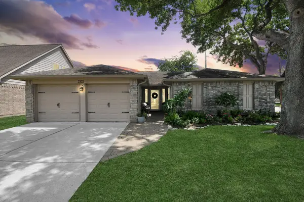 2102 Fountain Drive, Sugar Land, TX 77478