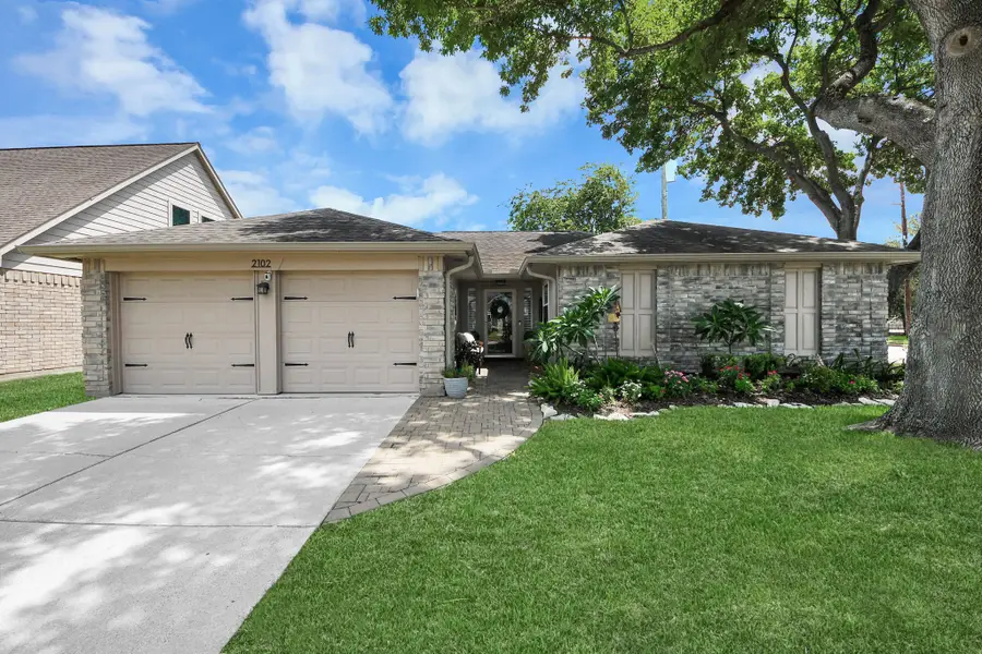 2102 Fountain Drive, Sugar Land, TX 77478 - #2