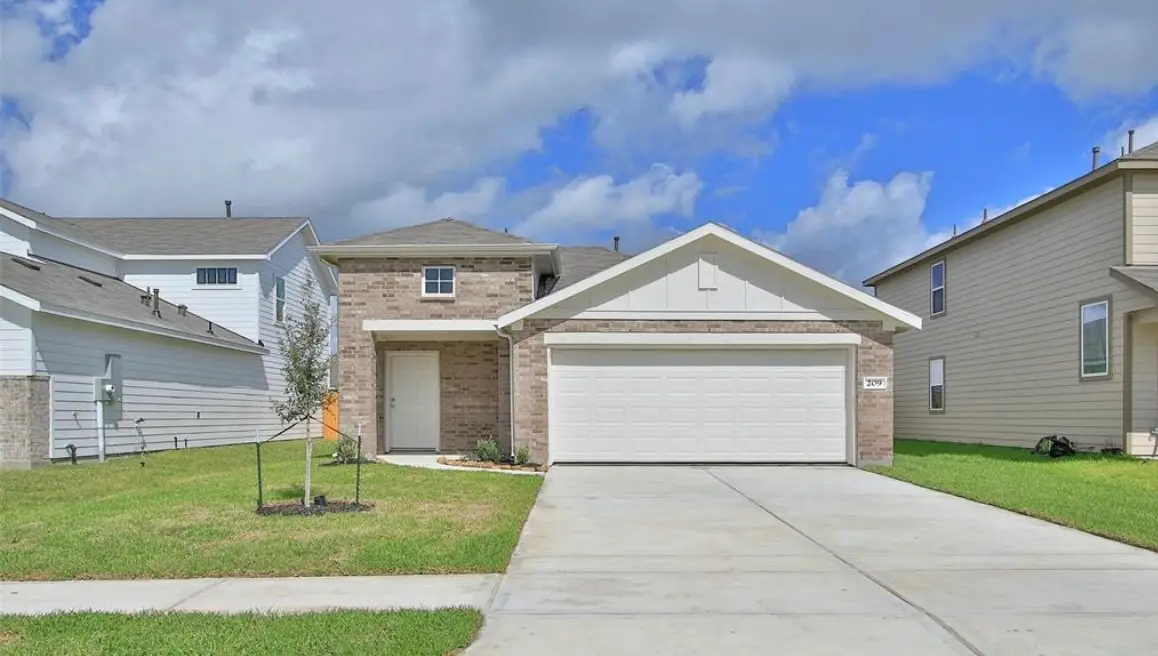 209 Laura Leigh Lane, Angleton, TX 77515 - Image #1