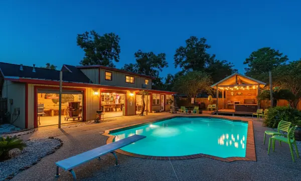 900 W Mulberry Street, Angleton, TX 77515