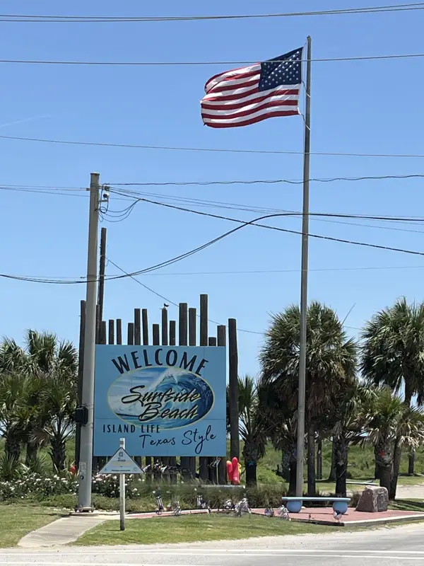 310 Jettyview Road, Surfside Beach, TX 77541