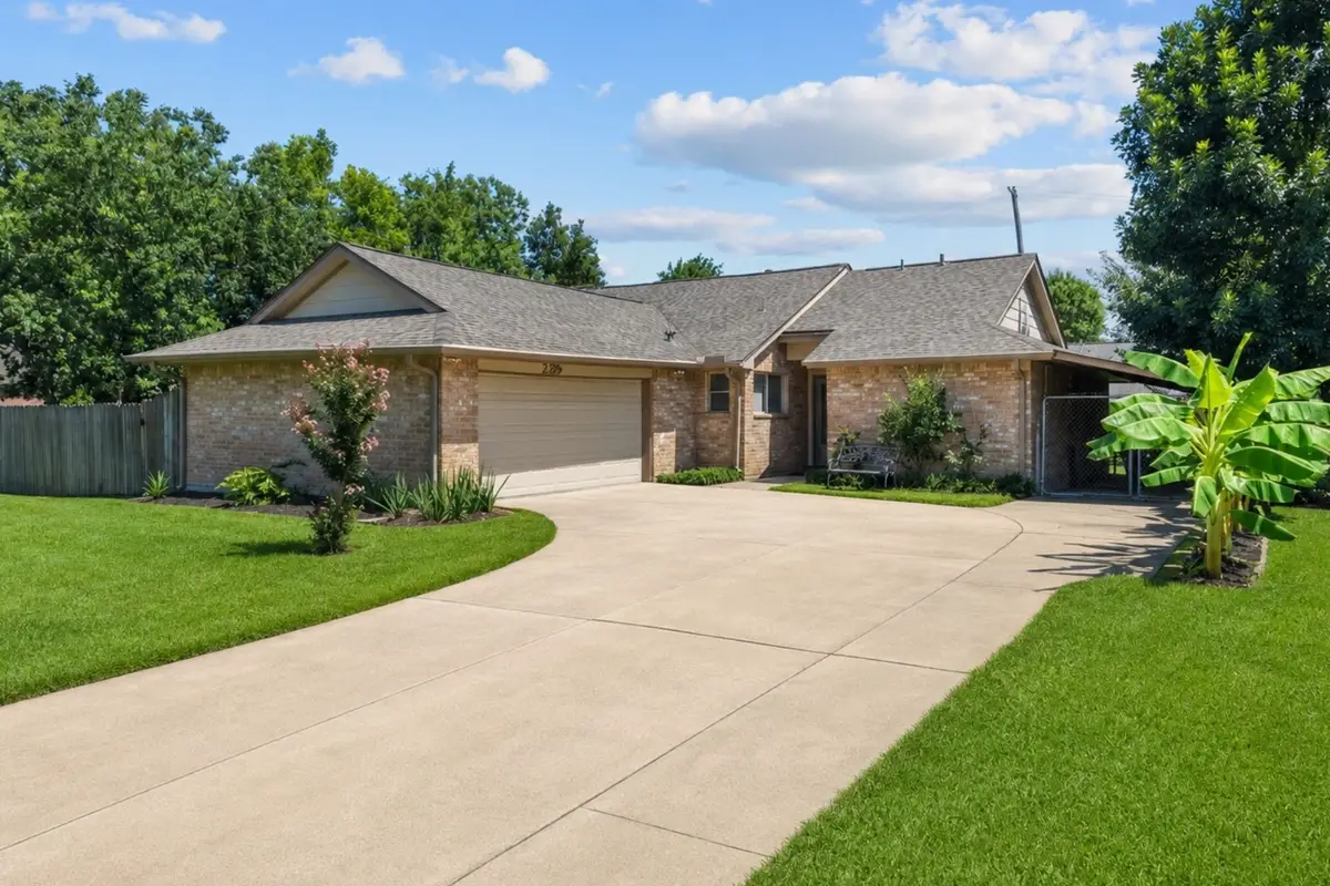 223 E Forest Avenue, Shoreacres, TX 77571 - #1