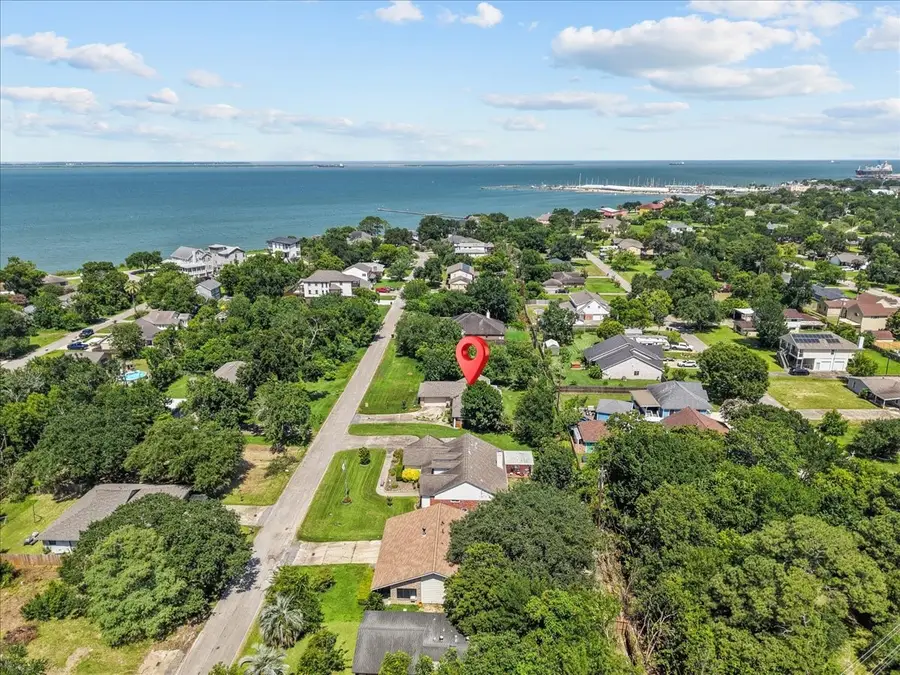 223 E Forest Avenue, Shoreacres, TX 77571 - #2