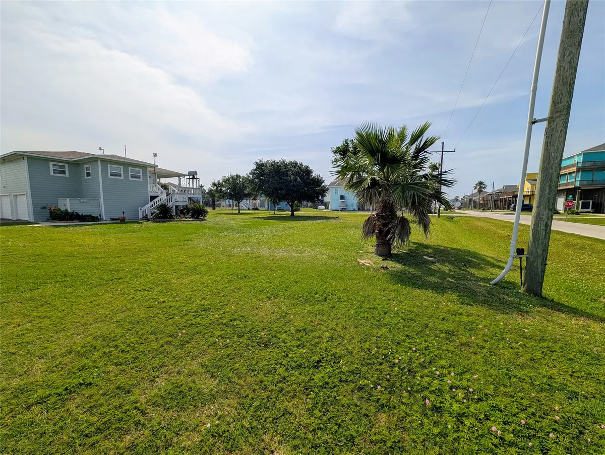 942 Surfview, Crystal Beach, TX 77650 - #1