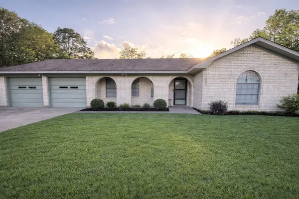 605 Clearsprings Drive, Brenham, TX 77833