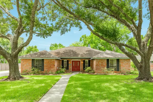 1023 Oleander Street, Lake Jackson, TX 77566