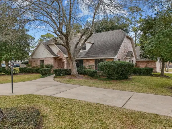 710 Bayou Crest Circle, Dickinson, TX 77539