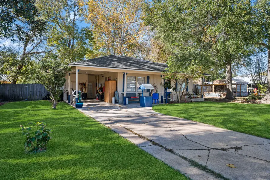 945 N Travis Street, Liberty, TX 77575 - #2