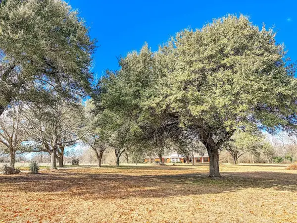 210 County Road 752, Donie, TX 75838