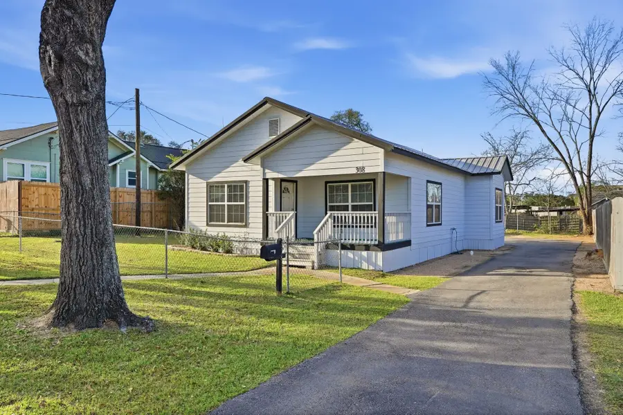 308 E Phillips Street, Conroe, TX 77301 - Image #3