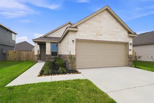 1526 Valley Creek Drive, Arcola, TX 77583