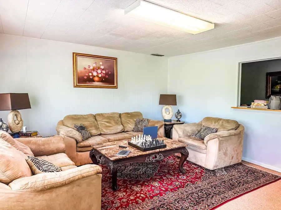 552 E Commerce Street, Fairfield, TX 75840 - #2