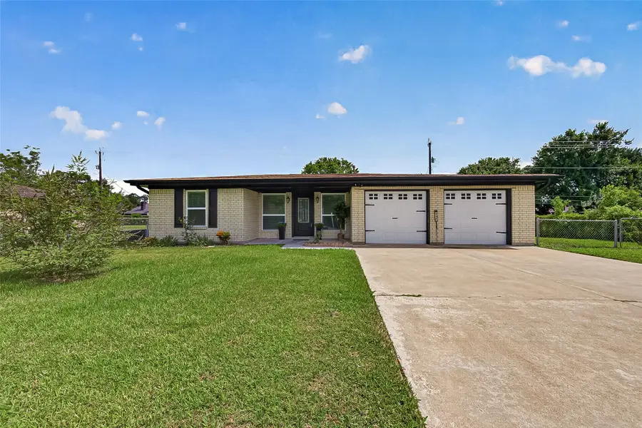 237 Burkett Street, Richwood, TX 77531 - #2