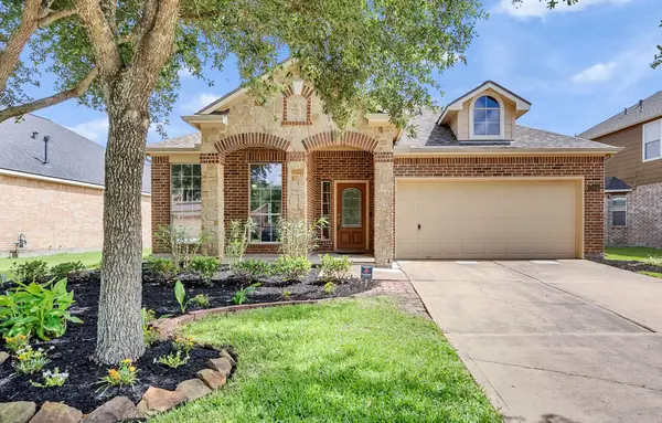 12916 Southern Valley Drive, Pearland, TX 77584