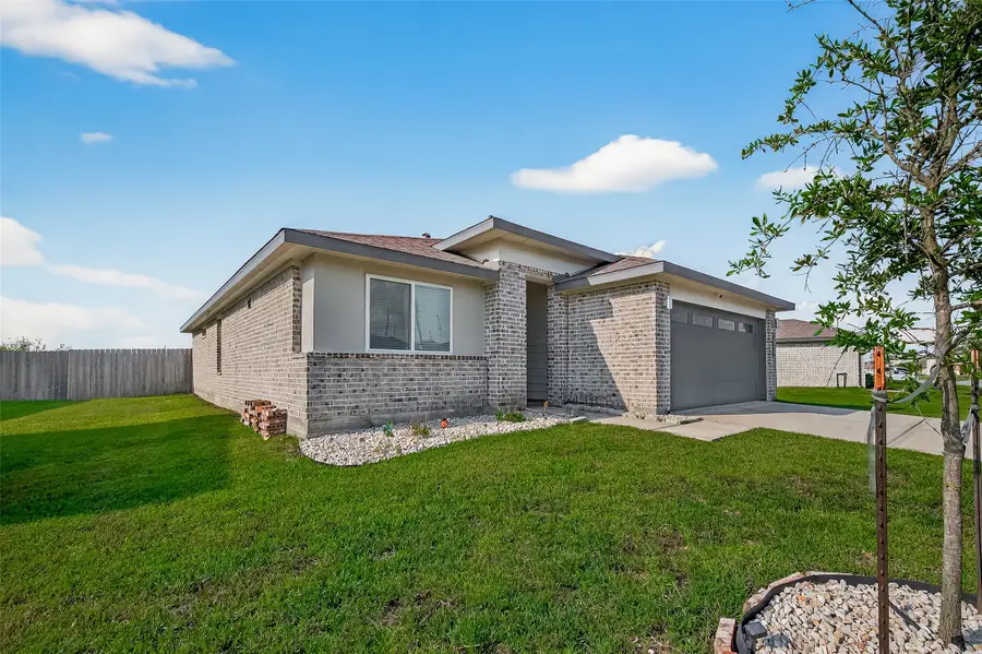 14503 Sweet Water Drive, Baytown, TX 77523 - Image #2