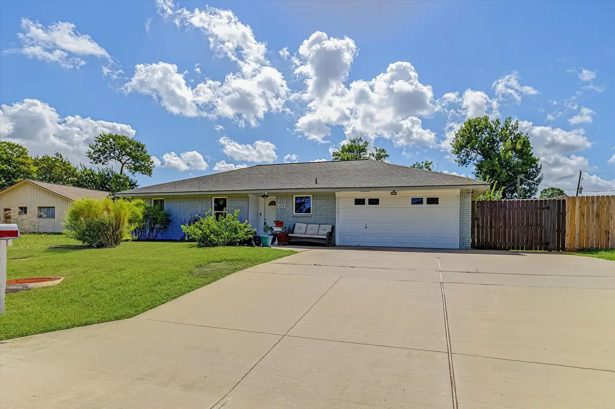 203 Hickory Street, Lake Jackson, TX 77566 - #1