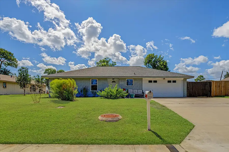 203 Hickory Street, Lake Jackson, TX 77566 - #2
