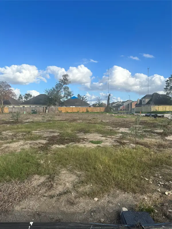 2411 Beverlywood Drive, Missouri City, TX 77489