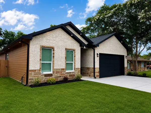 711 S Carroll, La Porte, TX 77571