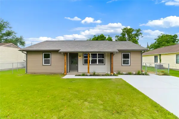 1108 Nottingham Drive, Angleton, TX 77515