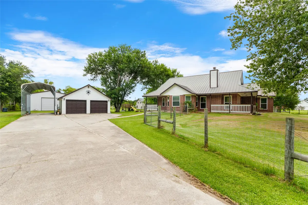 7460 Commander Roland Drive, Hitchcock, TX 77563 - #1