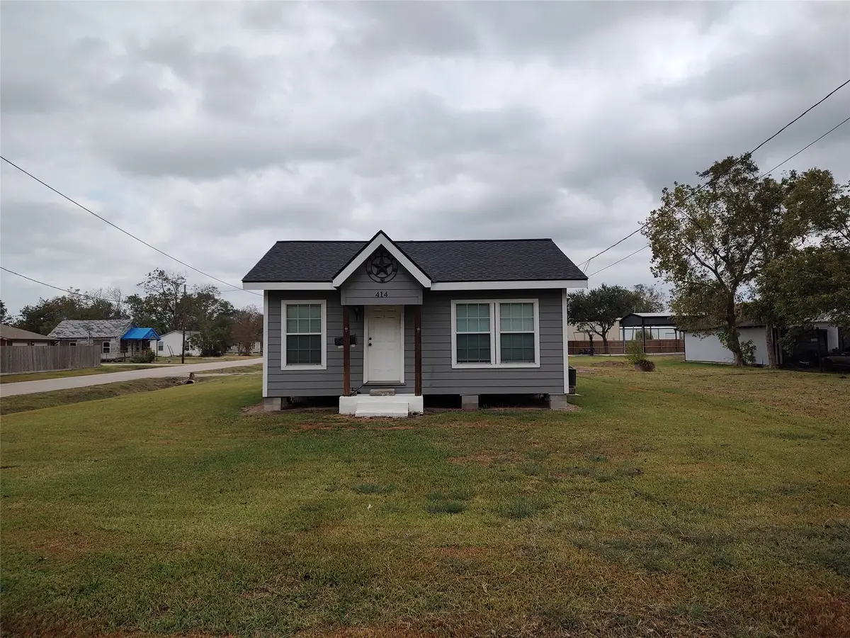 414 Avenue E, Highlands, TX 77562 - #1