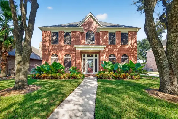 120 Crescent Bay Drive, League City, TX 77573