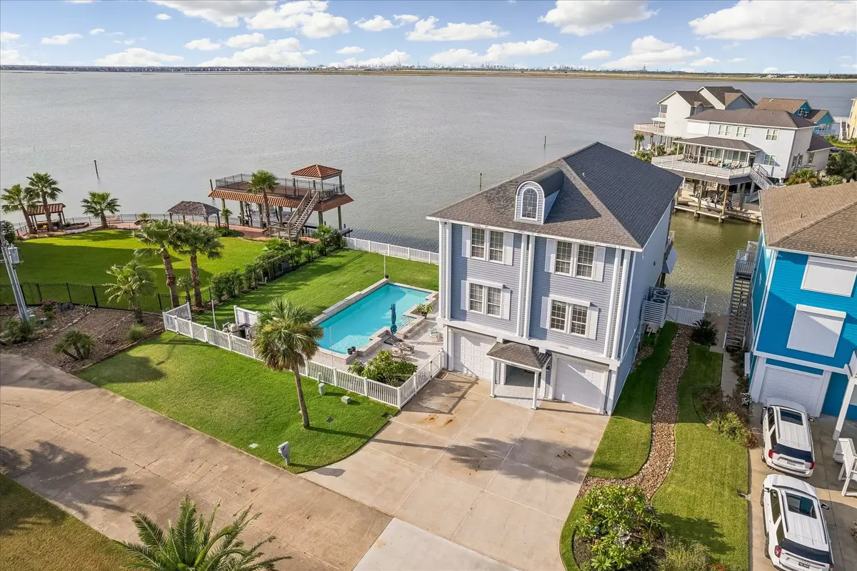 426 Sunset Circle, Tiki Island, TX 77554 - #1