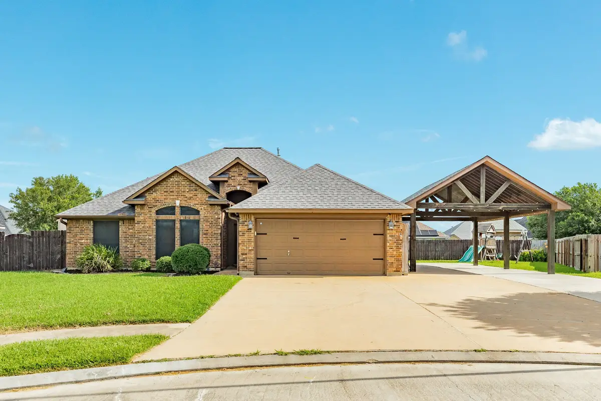111 Goldfinch Ct, Richwood, TX 77531 - #1